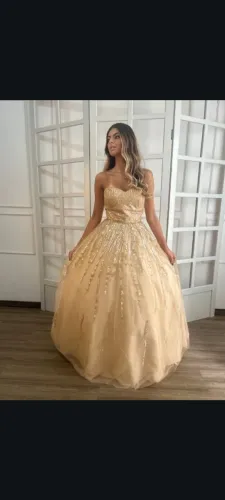 Vestido Debutante dourado 