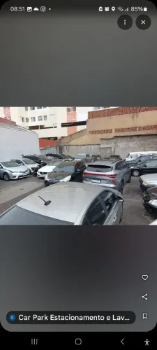 Estacionamento e lava rápido.