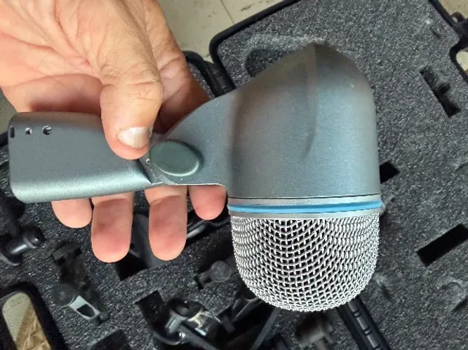 Microfone de BUMBO SHURE BETA 52 usado praticamente sem nenhum uso. Quase zero mesmo.