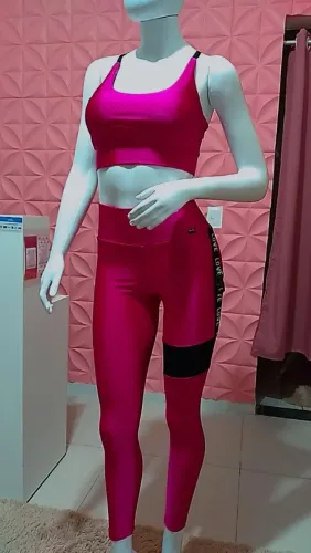 Manequim corpo inteiro c/ 3 braços.