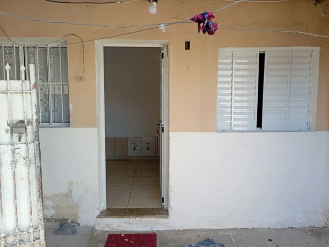 Alugo casa 