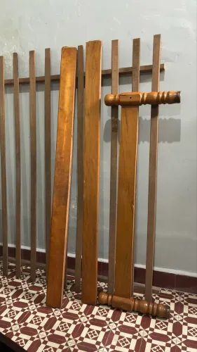 Cama em madeira maciça
