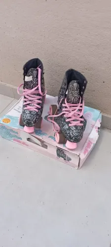 Patins semi novo número 37.