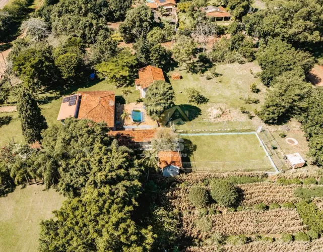 Chácara com 5.000 m², próxima a Botucatu, com 2 casas, pomar e piscina