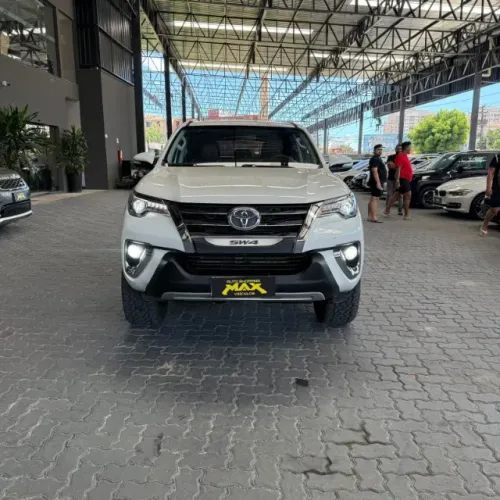 Toyota Hilux SW4 SRX 4X4 2.8 TDI 16V Dies. Aut. 2017