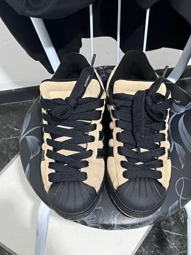 Tênis adidas 40