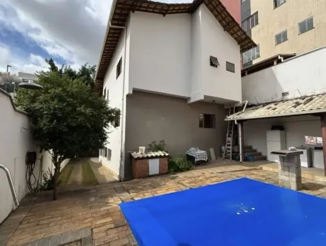CASA DE 04 QUARTOS COM PISCINA