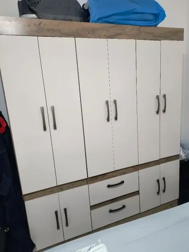 Guarda roupa em excelente estado