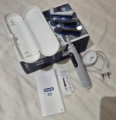 Escova de dentes elétrica Oral-B iO6 + 3 Refis Novos + Estojo e Carregador - Garantia