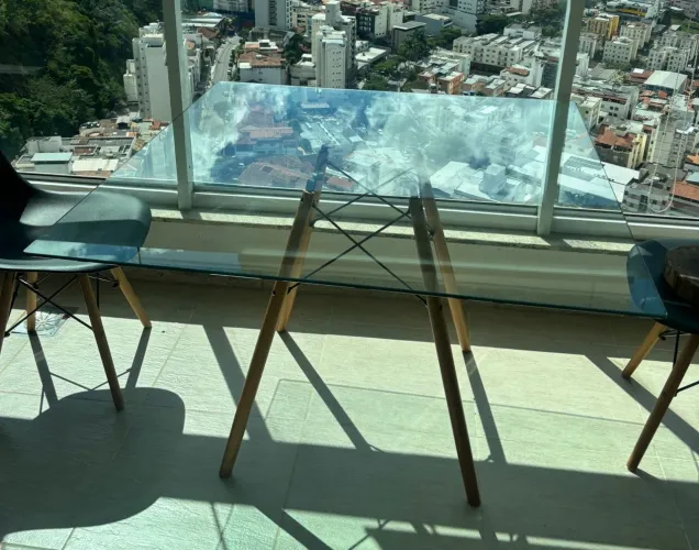 Mesa Eames Eiffel quadrada