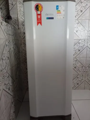 Vende geladeira Esmaltec 245 l 1 porta