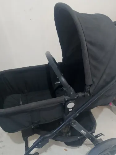 Vendo Carrinho de Bebê passeio , assento reversível, também se transforma em Moisés 