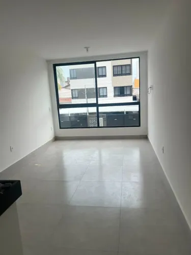 Alugo flat próximo ao mar no bessa. 23m2 Próximo a praça do caju.