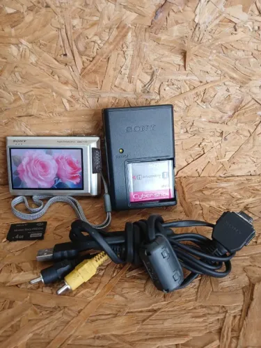 CAMERA SONY SUPER STEADY SHOT DSC- T77 ( PRATA )