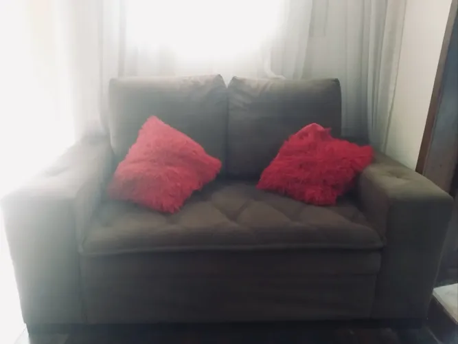 Sofá em bom estado confortável 