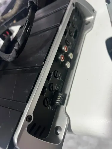 Vende -se módulo amplificador da marca Hurricane HA4 160 em perfeito estado 200 reais .