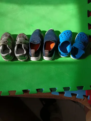Ki de tênis e Crocs 