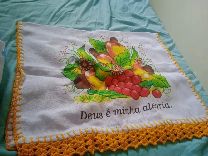 Vende-se pano de prato de bico de crochê por $25reais cada pagamento á vista  