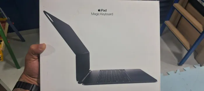 Magic Keyboard Apple iPad Pro 13" (M4 2024+) - Novo / Lacrado