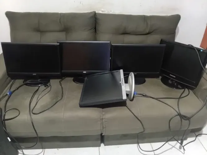 vende se 5 monitores semi novos.