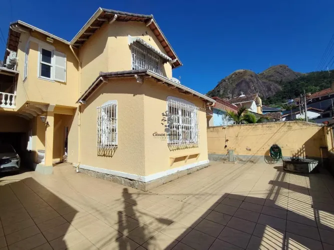 CASCATINHA VENDO OTIMA CASA COM PISCINA DE 4 QTOS AREA GOURMET