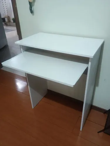 Escrivaninha branca