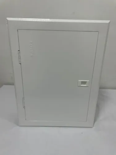 Quadro de distribuição chapa com barramento 100A 28 disjuntores 