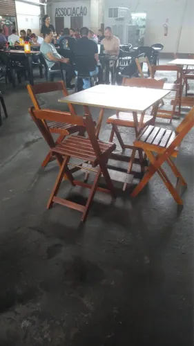 Mesa e cadeiras de madeira para bar e restaurante 