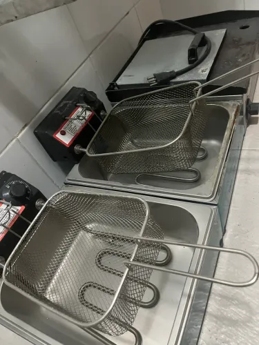 Fritadeira e chapa para hambúrguer