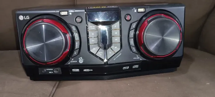 Mini system LG CJ44 com controle remoto