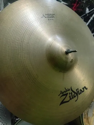Ataque Avedis medium crash 18 Zildjian