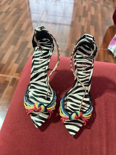 Sandália zebra Arezzo 