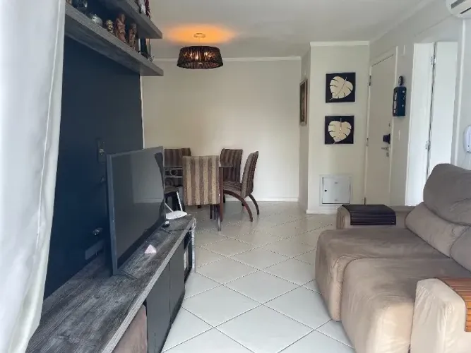 Apartamento Agronômica 3 quartos, sendo 1 suíte. Condomínio com piscina 
