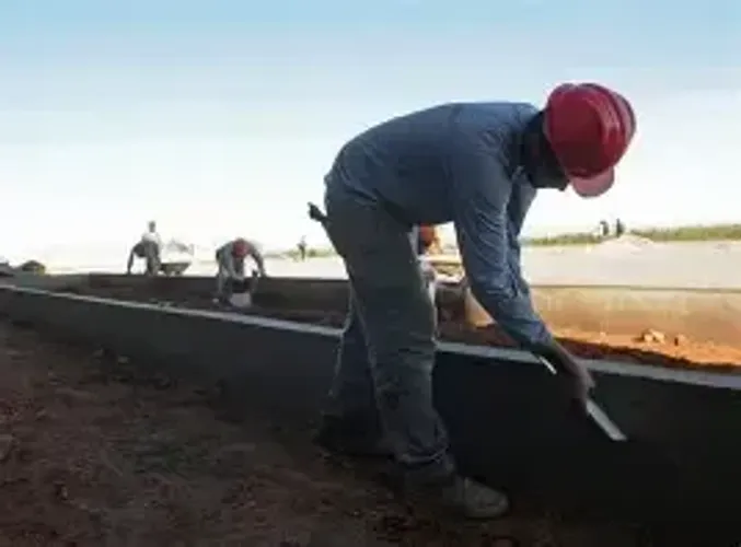 AJUDANTE DE OBRA