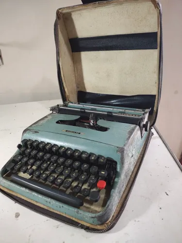 Máquina de escrever antiga