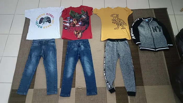 Lote Calça Jeans, Conjunto Moletom e Camiseta ( 7 peças) 