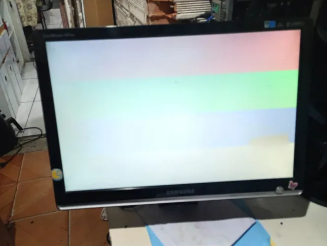 Monitores com defeito de tela