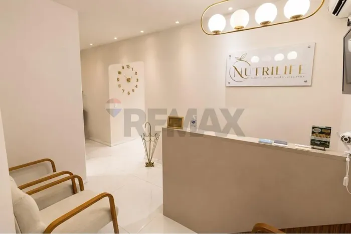 À venda sala comercial pronta para clínica médica no Centro de Cabo Frio