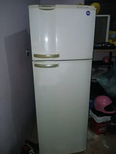 Vendo geladeira gelo seco 