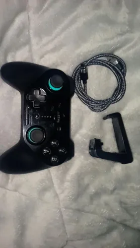 Controle Gamer Lenovo Legion - LED RGB, Vibração Dupla, Layout Xbox (p/ PC e Celular)