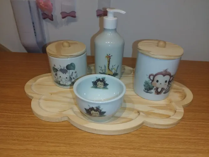 Kit higiene porcelana com garrafa térmica 