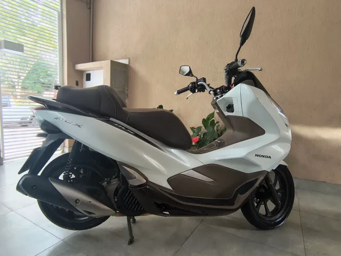 Honda PCX 150 DLX 2019/2020 - Revisões em dia, pneus novos e originais.