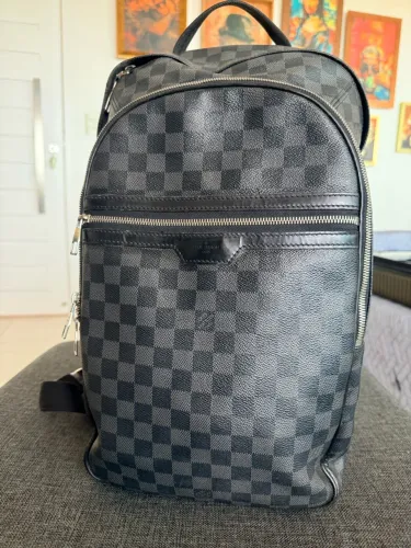 VENDO MOCHILA LOUIS VUILTON LEGITIMA EM EXCELENTE ESTADO DE CONSERVAÇÃO