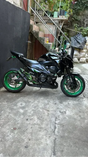 Vendo moto Kawasaki Z 800 único dono 