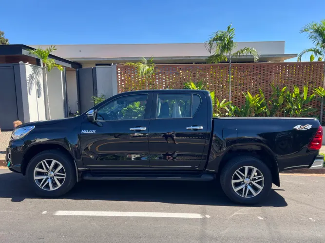 Toyota Hilux CD SRV 4X4 2.8 TDI Diesel Aut. 2020