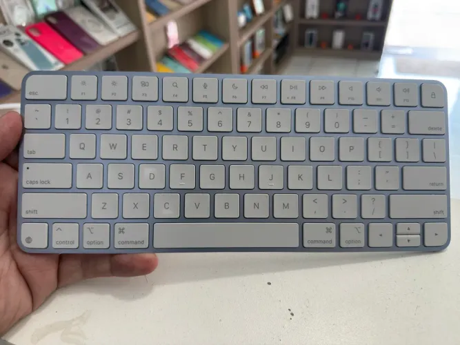 Apple Teclado Magic Keyboard A3203 Sky Blue - LOJA FÍSICA