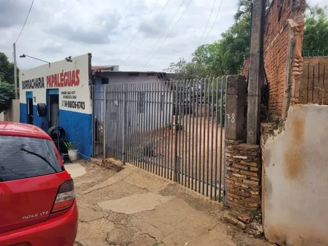 Casa Térrea e salão comercial em Lins - SP