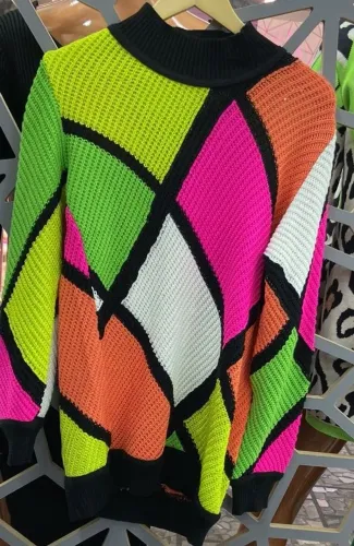 Blusa tricô colorida super quentinha