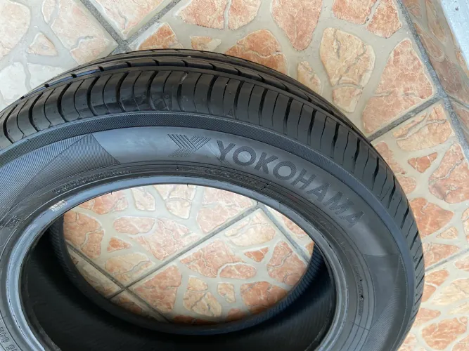 Pneu 185/60/15 Yokohama semi novo