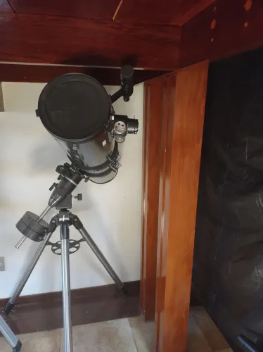 Telescópio Orion 8' EQ 5 motorizado em duplo eixo + duas oculares 10 e 25mm.